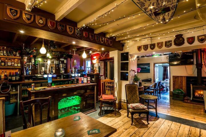 Manorbier Castle Inn Sunset Room Екстериор снимка