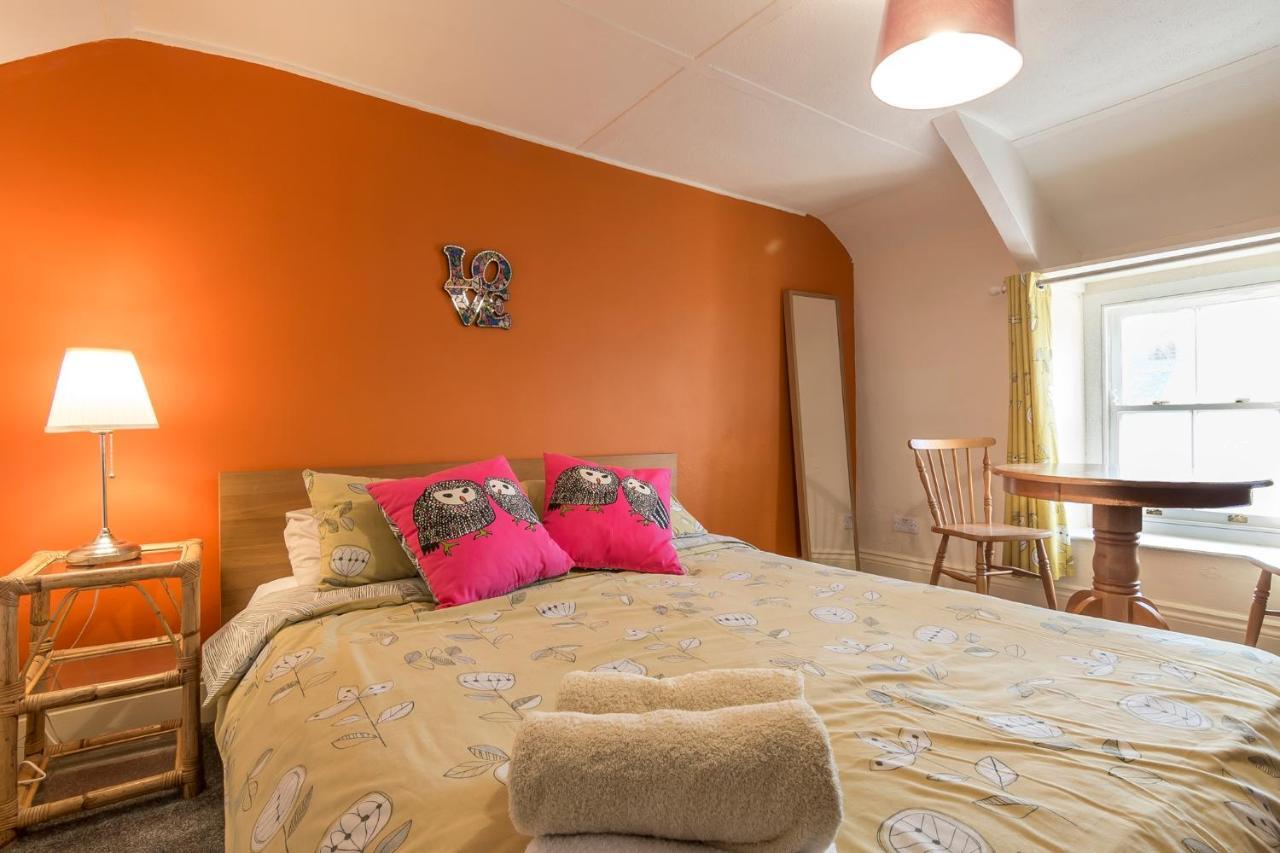 Manorbier Castle Inn Sunset Room Екстериор снимка