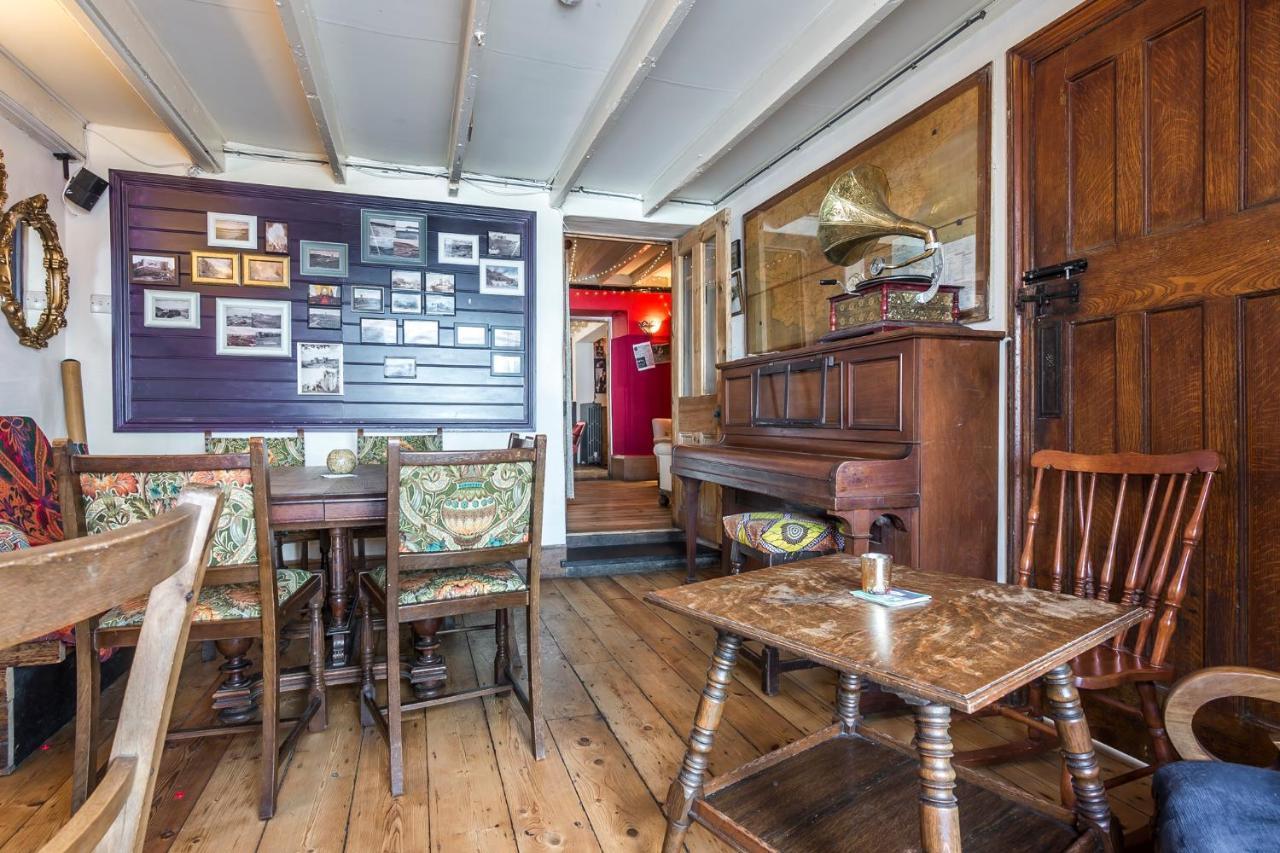 Manorbier Castle Inn Sunset Room Екстериор снимка